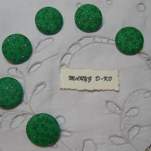 6  boutons tissu coton ,22mm,"triangles et ronds verts"