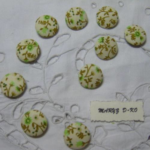 10  boutons tissu coton ,20mm,"feuillage et fleurs vertes"