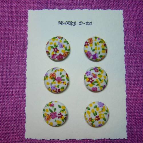 Plaque 6 boutons recouverts de tissu fleuri ,22mm