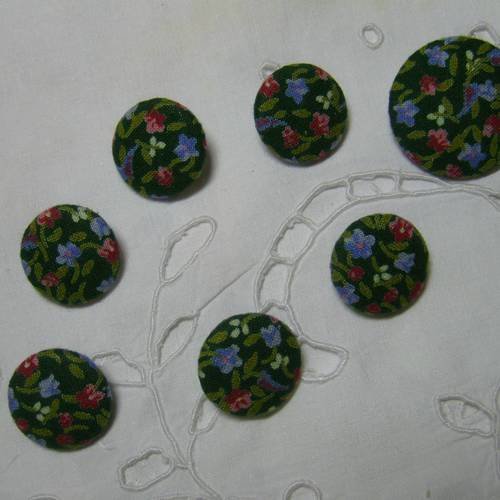  7 boutons recouverts de tissu" fleurs"