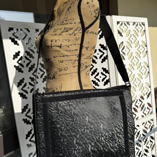 Sac rectangle bandoulière noir astrakan