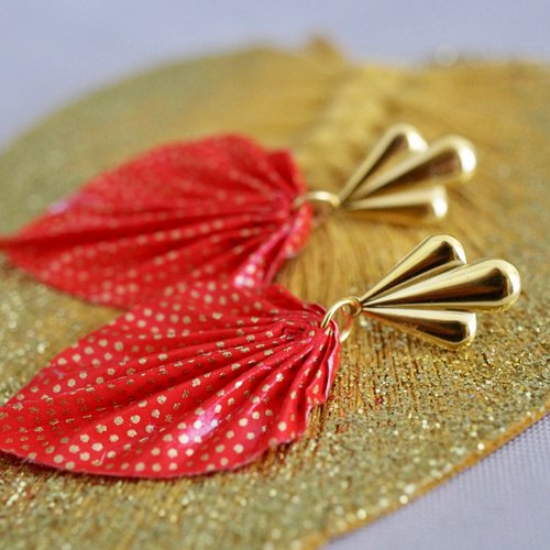 Boucles d'oreilles pendantes avec des feuilles origamis rouge et or
