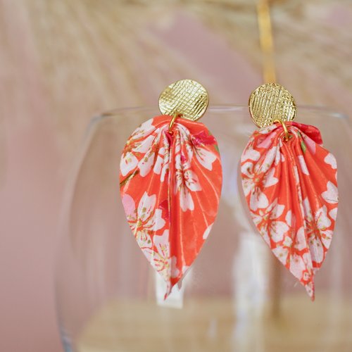 Boucles d’oreilles fantaisie avec des feuilles origamis en papier washi rose rouge