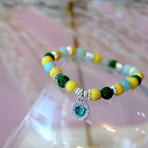 Bracelet en pierre de lave coloré et des perles de gemmes-- bijou d'été