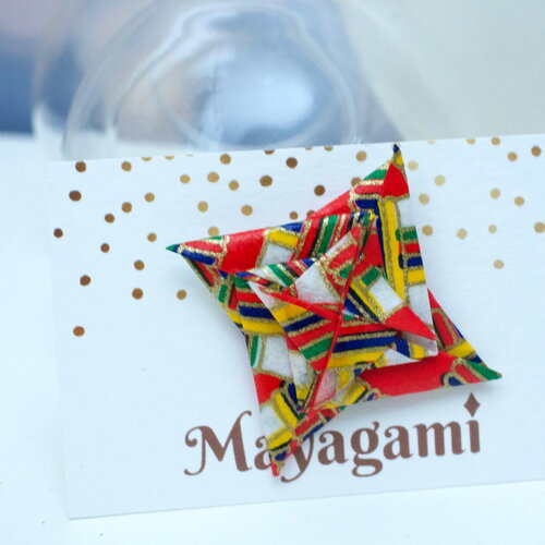 Joli pin's avec une étoile spirale en origami, accessoire pour écharpe, chapeau, bijou origami aux couleurs arlequin