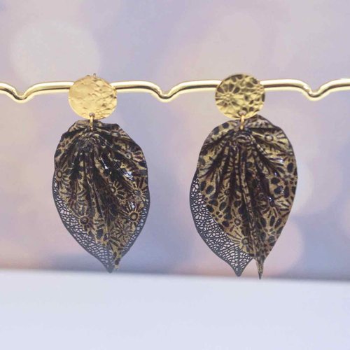 Boucles d'oreilles feuille origami avec une feuille métallique noire
