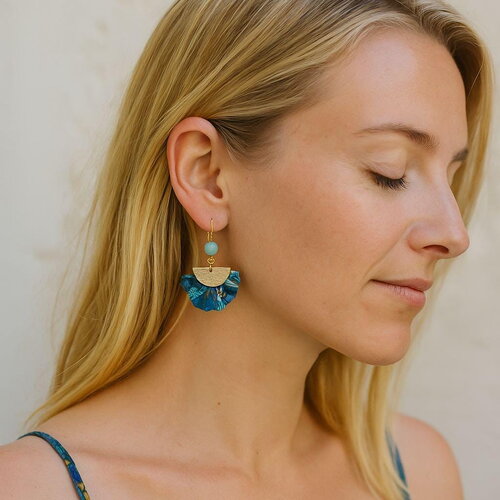 Boucles d'oreilles éventails en origami avec du joli papier japonais vert et des perles naturelles avec une finition or 24k