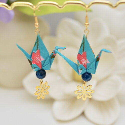 Boucles d'oreilles de grue d'origami, faites à la main avec le papier japonais de yuzen washi, idée cadeau