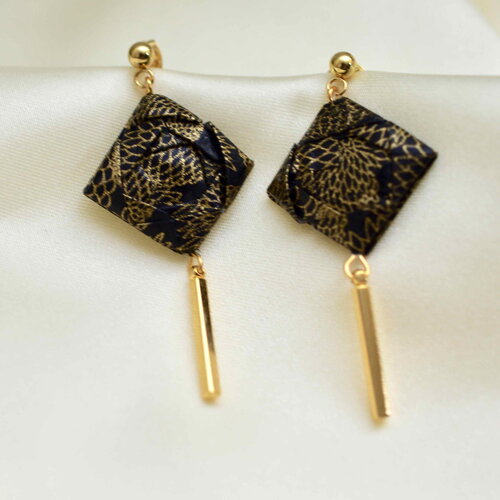 Boucles d'oreilles fantaisies avec un jeu de carrés en origami superposés – boucles d’oreilles en papier japonais