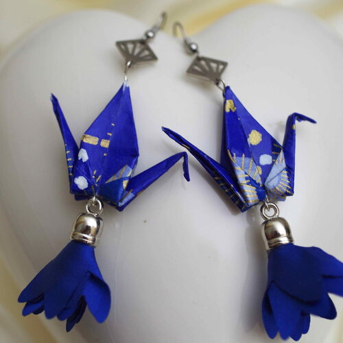 Boucles d'oreilles de grue origami, faites à la main avec le papier japonais yuzen washi, idée cadeau, cadeaux pour les passionnés du japon