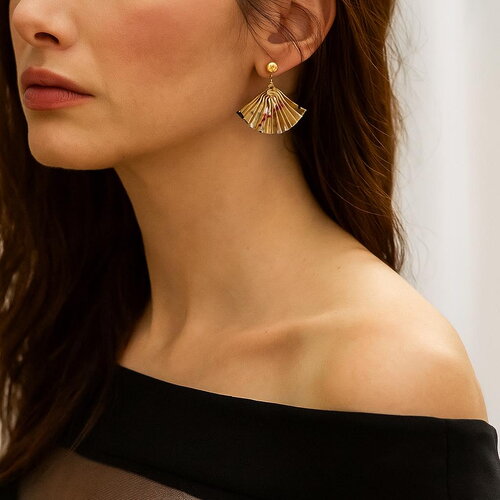 Boucles d’oreilles origami en forme d'éventail avec du papier japonais or fleuri – bijou artisanal élégant et léger