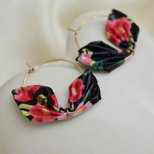 Boucles d’oreilles créoles avec double feuille origami en papier japonais, une idée cadeau pour les passionnés du japon, cadeau pour femme
