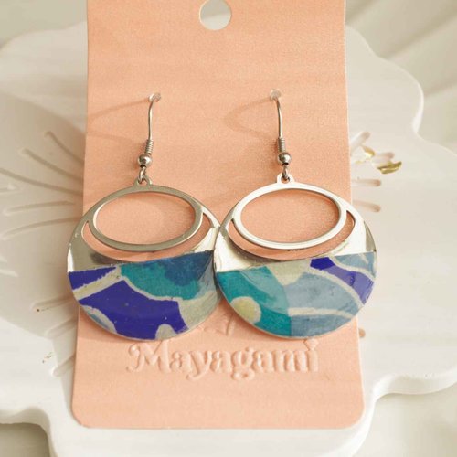 Boucles d’oreilles en acier avec médaillon recouvert de papier japonais résinés