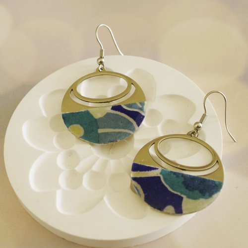Boucles d’oreilles en acier avec médaillon recouvert de papier japonais résinés