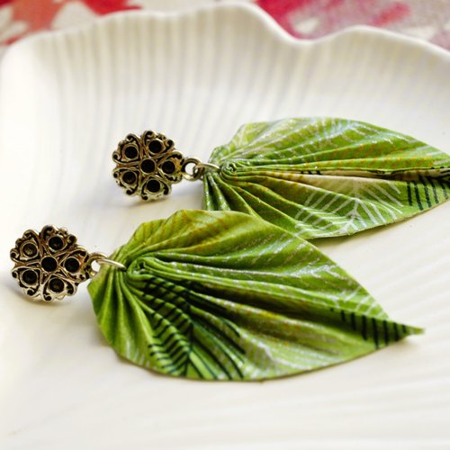 Boucles d’oreilles origami, bijoux feuilles vertes et en acier