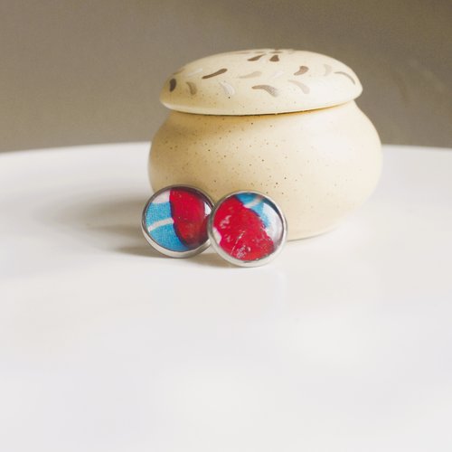 Petites boucles d'oreilles minimaliste avec des puces en acier , création unique mayagami création