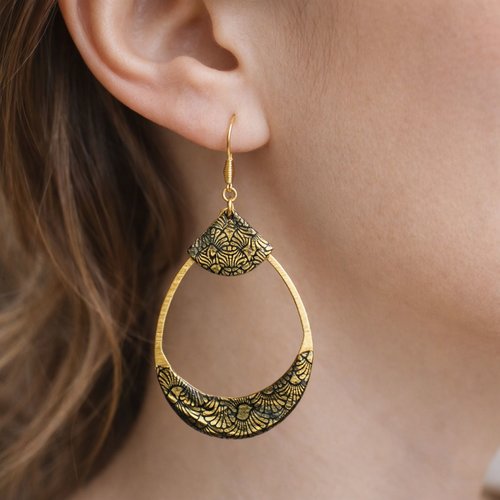 Boucles d'oreilles fantaisies avec médaillons acier doré et papier washi noir et or