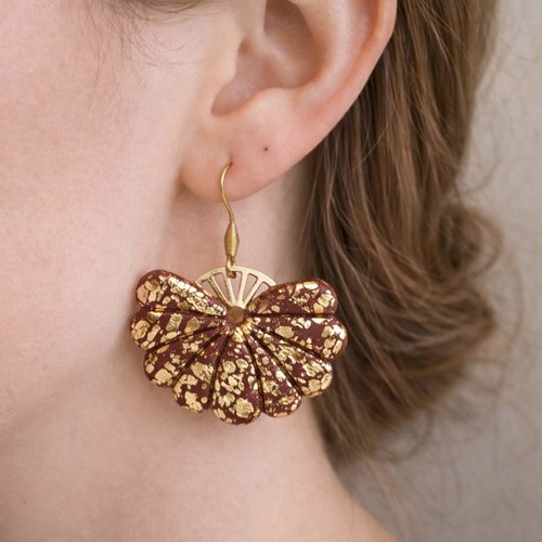 Boucles d'oreilles sensu, les polymères éventails et acier