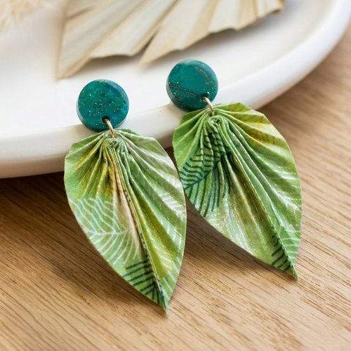 Prix doux boucles d’oreilles feuilles en origami avec du papier japonais washi vert et des puces acétate et acier inoxydable