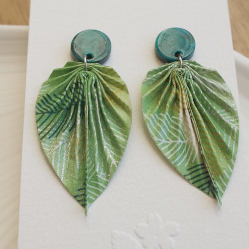 Prix doux boucles d’oreilles feuilles en origami avec du papier japonais washi vert et des puces acétate et acier inoxydable