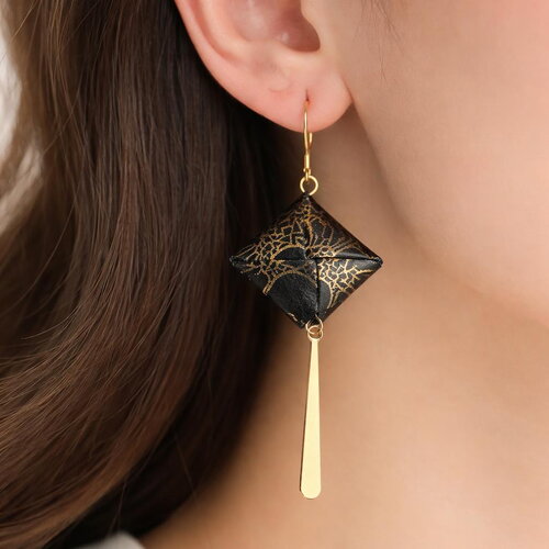 Boucles d'oreilles carré origami fantaisie noir et or