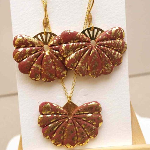 Pack découverte avec une parure de boucles d’oreilles éventail en polymère marron et doré avec son collier assorti