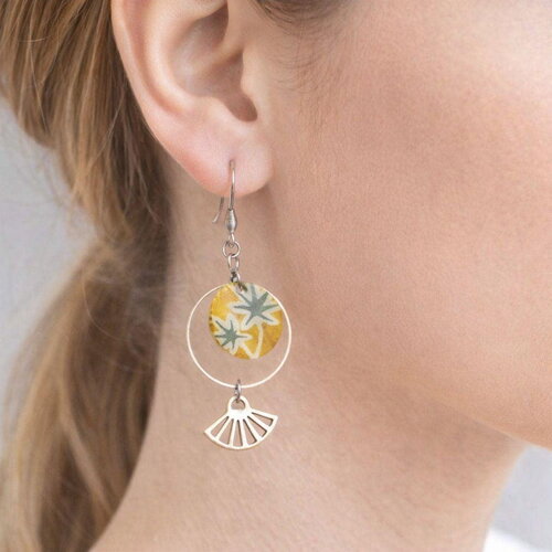 Boucles d’oreilles asymétriques jaune moutarde ,  bijou léger style graphique , cadeau femme