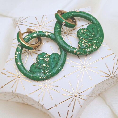 Boucles d'oreilles créoles vert émeraude en  polymère et acier inoxydable