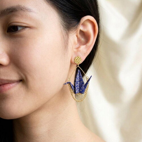 New boucles d'oreilles grue en origami japonais et acier inoxydable doré, papier washi bleu nuit et or, bijou unique fait main