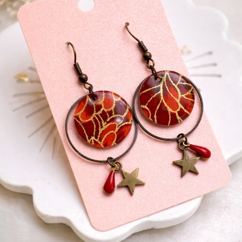 Prix doux boucles d'oreilles en papier japonais sur un médaillon de nacre