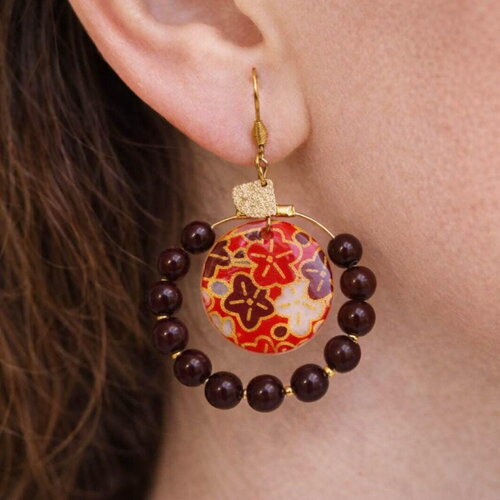 Boucles d’oreilles en acier avec des médaillons de nacre recouvert de papier japonais et des perles naturelles