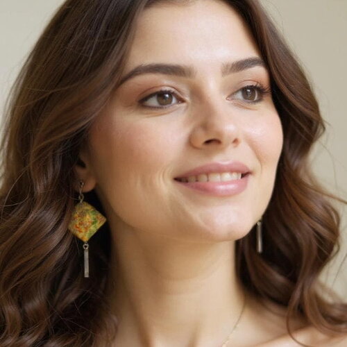 Boucles d'oreilles fantaisies avec un jeu de carrés en origami superposés avec du papier japonais jaune fleuri