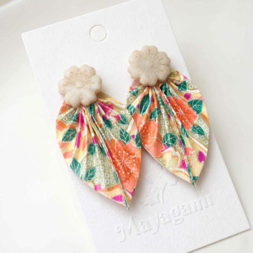 Prix doux boucles d’oreilles feuilles origami avec du papier japonais &amp; puces en polymère résiné
