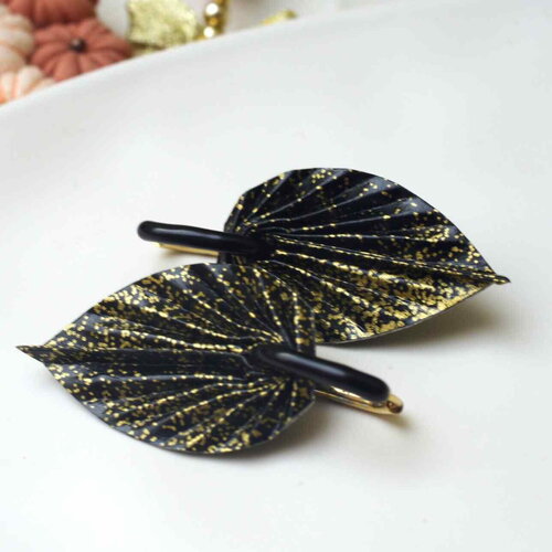 Boucles d’oreilles feuilles origami  avec du papier noir &amp; or, créoles en acier