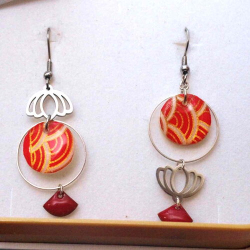 Boucles d’oreilles asymétriques rouge beige &amp; poésie japonaise