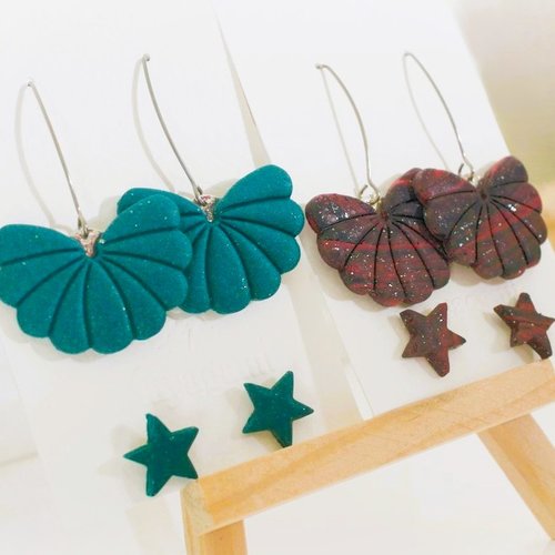 Packs découvertes avec des boucles d’oreilles polymères éventails et des petites étoiles rouge noir ou bleu vert intense