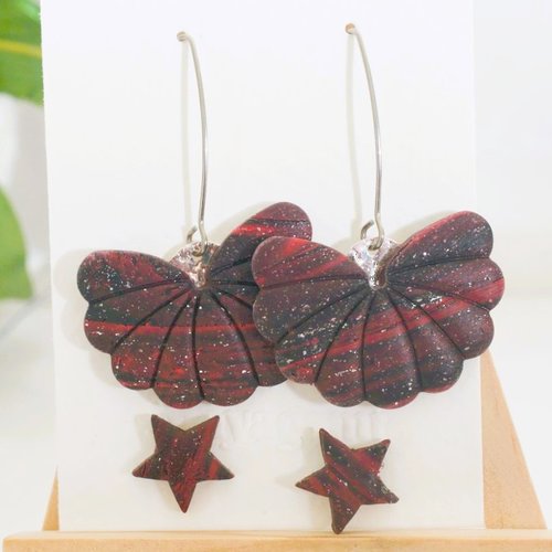 Packs découvertes avec des boucles d’oreilles polymères éventails et des petites étoiles rouge noir