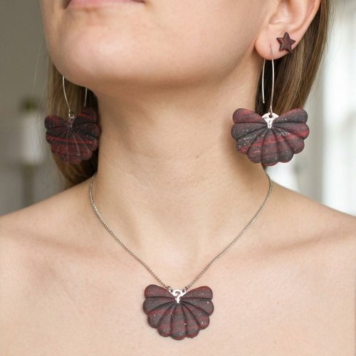 Packs découvertes avec des boucles d’oreilles polymères éventails et des petites étoiles rouge noir