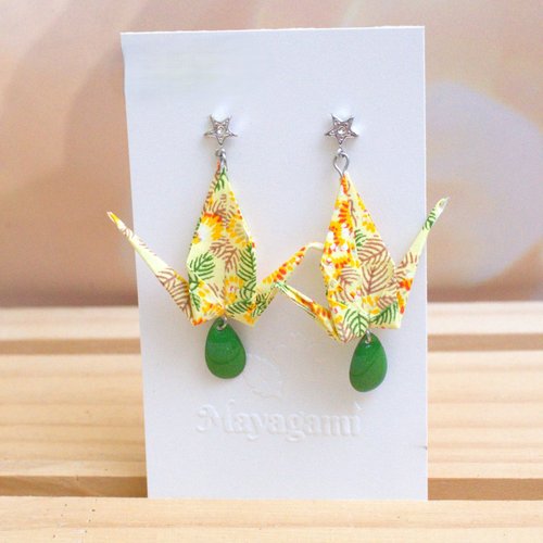 Boucles d’oreilles grues origami avec du papier japonais , bijoux légers , idée cadeau fait main france