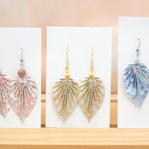 3 boucles d’oreilles feuilles origami avec du papier japonais , bijoux légers , idée cadeau fait main france
