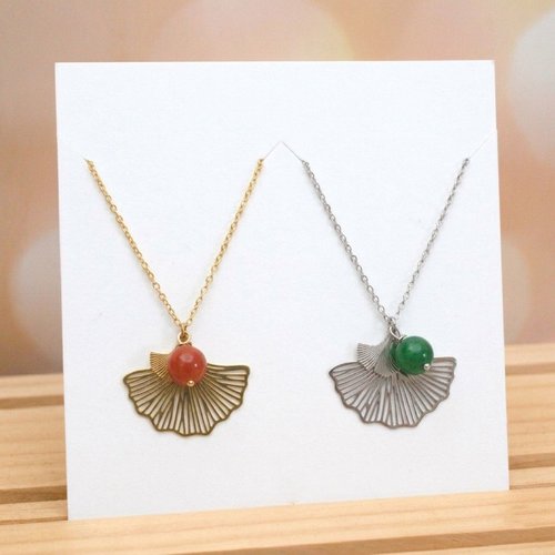 Collier de ginkgo avec une perle d'agate veine ou jade verte