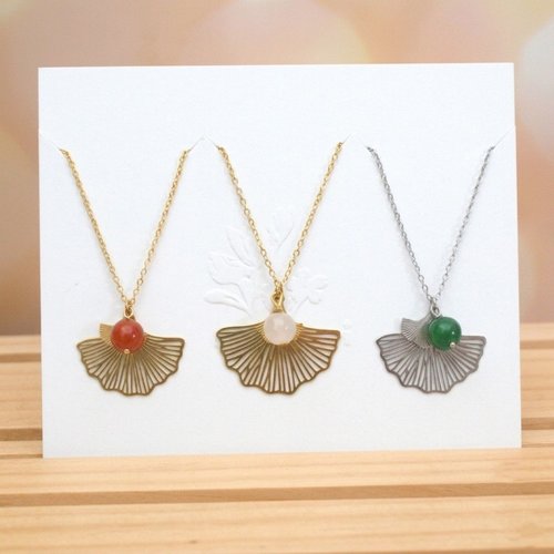 Collier de ginkgo avec une perle d'agate veine ou jade verte ou quartz rose