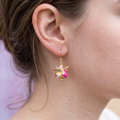 Boucles d'oreilles origami tulipes papier japonais washi, tulipes origami en papier verni jaune