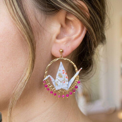 Boucles d'oreilles fantaisies avec des grues en papier violet bleu , pour les passionnés de l'origami, du papier ou du japon