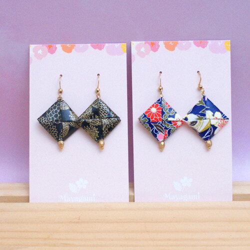 Boucles d'oreilles origami papier japonais washi noir ou bleu | bijou japonais géométrique en acier inoxydable | cadeau noces de papier