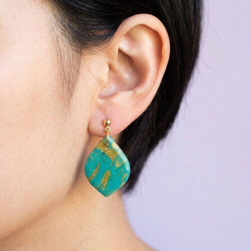 Boucles d’oreilles artisanales réalisées en polymère , bijou fait main et cadeau femme délicat
