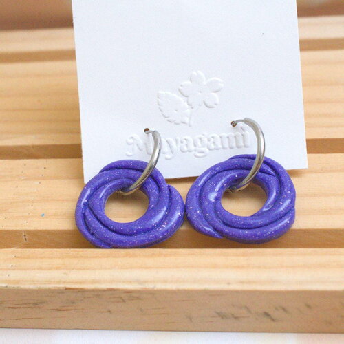 Boucles d'oreilles créoles "nœud cosmique" en argile polymère &amp; acier inoxydable
