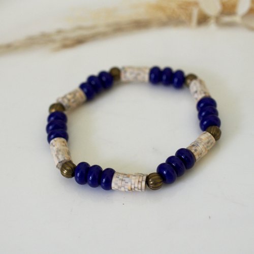 Bracelet perle heishi bleu avec des perles heishi beige et marron et en laiton bronze