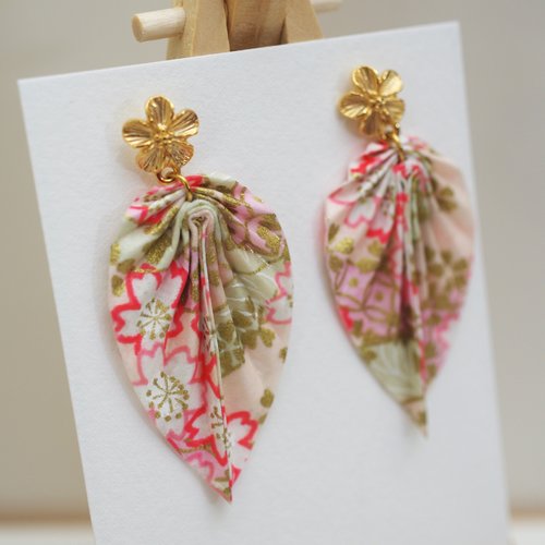 Boucles d'oreilles pendantes feuille en papier japonais, bijou fait main, une belle idée cadeau pour les nounous, atsem ou maitresses.