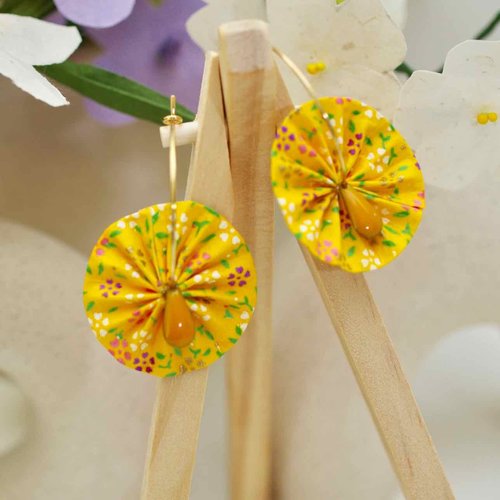 Boucles d’oreilles origami en papier japonais  jaune fleuri